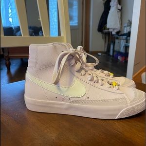 Nike Blazer Mid '77 digital pink